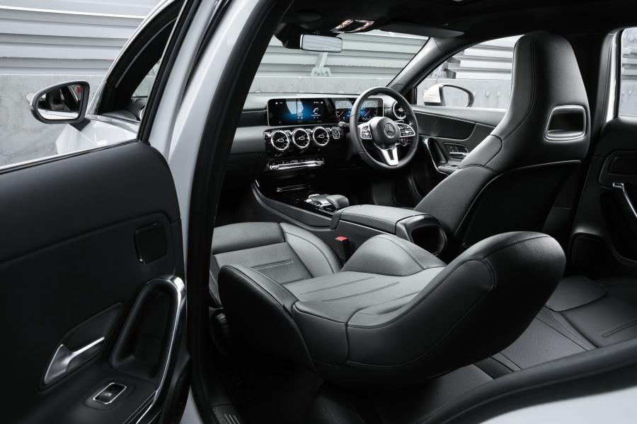 Интерьер Mercedes-Benz A200 (W177) 2018 года  (AU) (фото 13 из 40)